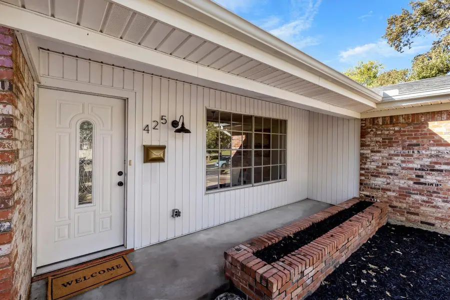 425 Moore Creek Road, Hurst, TX 76053 - Image #2