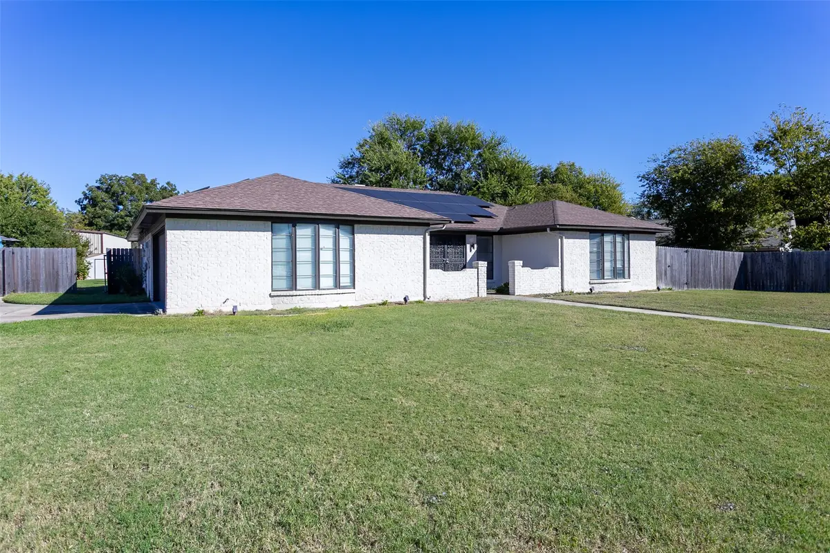 108 Haywood Drive, Benbrook, TX 76126 - Image #1