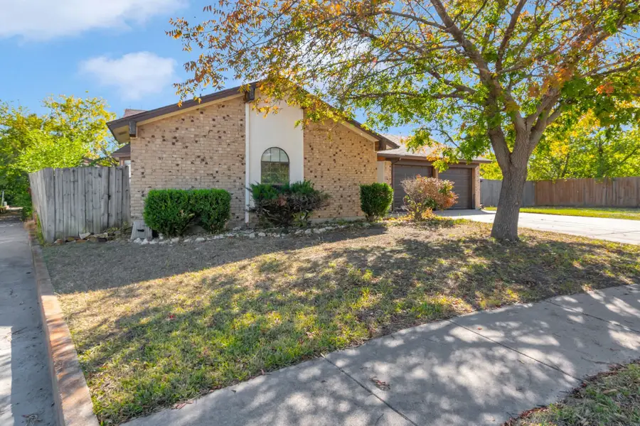 7516 Walnuthill Court, Watauga, TX 76148 - Image #3