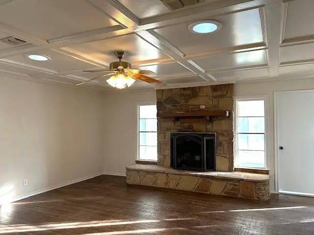 221 W 5th Street, Springtown, TX 76086 - Image #2