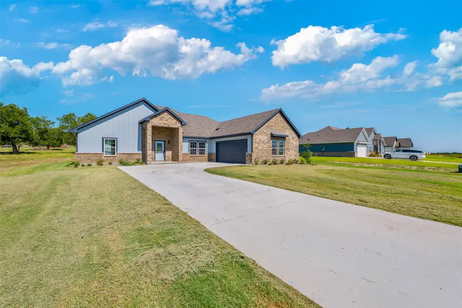 1013 Don Eve Court, Azle, TX 76020 - Image #2