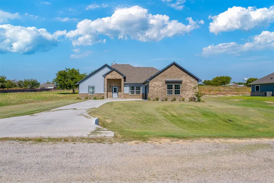 1013 Don Eve Court, Azle, TX 76020 - Image #3