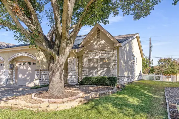 832 Beechcraft Avenue, Grand Prairie, TX 75051