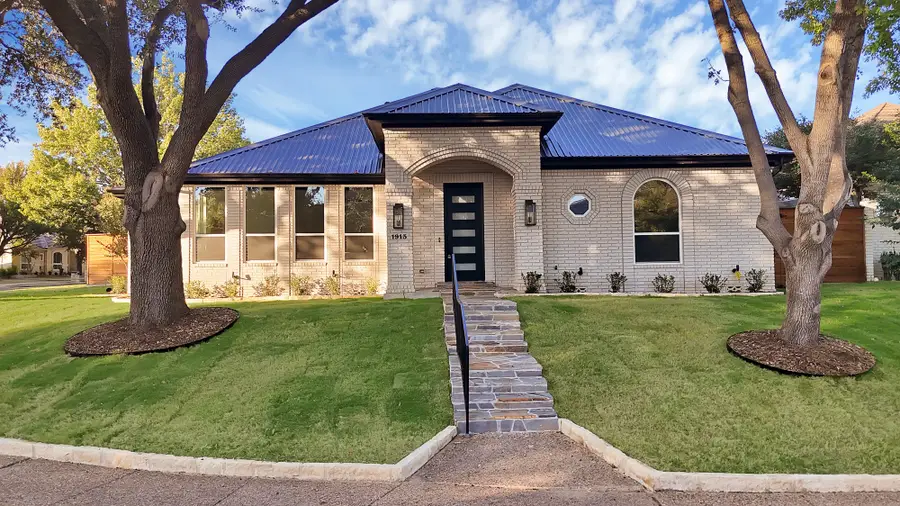 1913 Crockett Circle, Irving, TX 75038 - Image #3