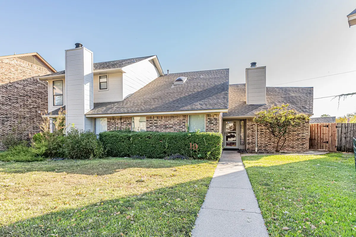 19 Gittiban Place, Pantego, TX 76013 - Image #1