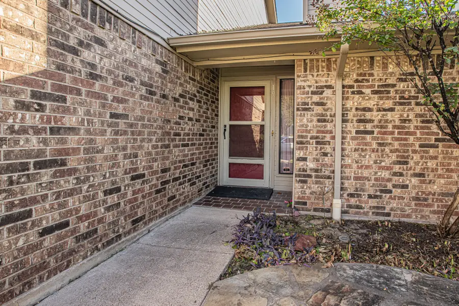 19 Gittiban Place, Pantego, TX 76013 - Image #2