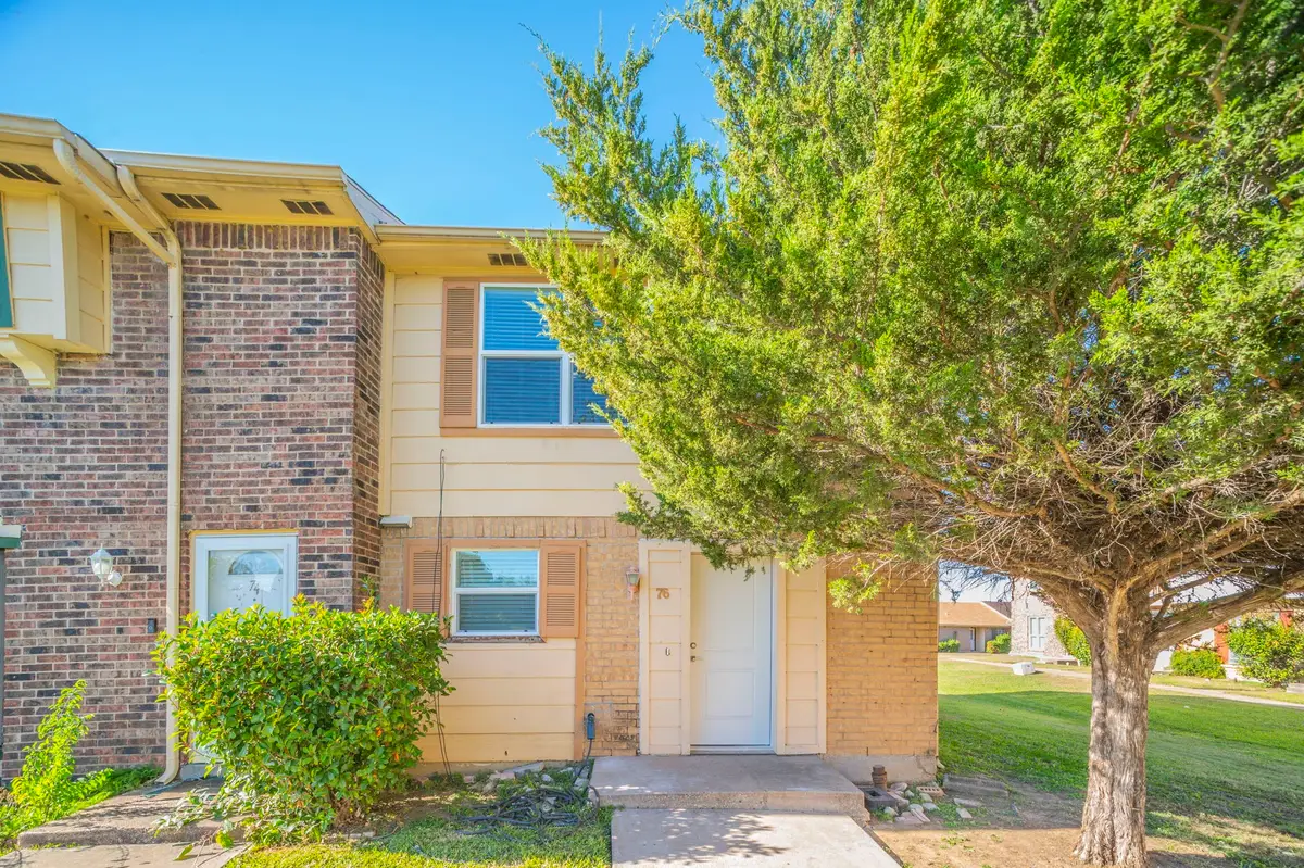 76 E Mountain Creek Drive, Grand Prairie, TX 75052 - Image #1