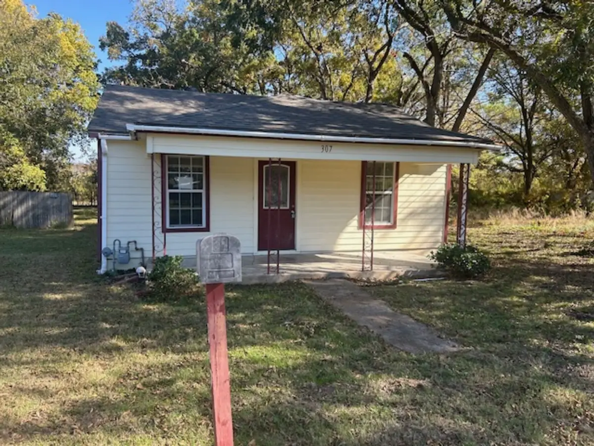 307 S Jernigan Street, Bells, TX 75414 - Image #1