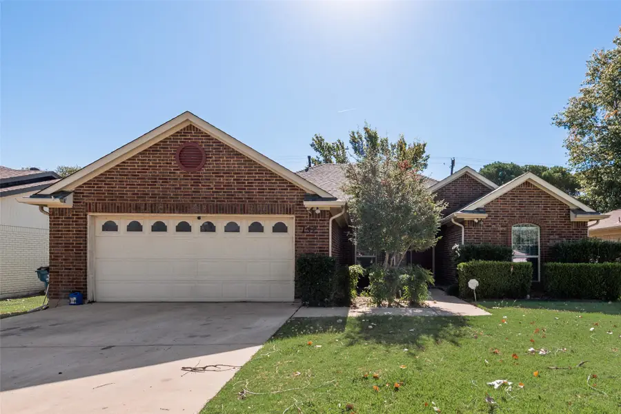 132 Hedgerow Lane, Lewisville, TX 75057 - Image #2