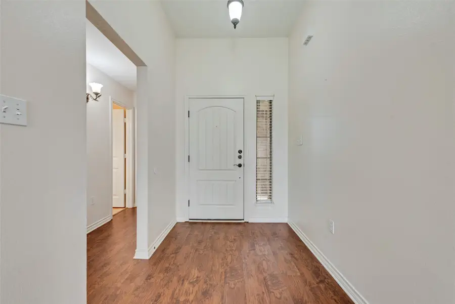 132 Hedgerow Lane, Lewisville, TX 75057 - Image #3