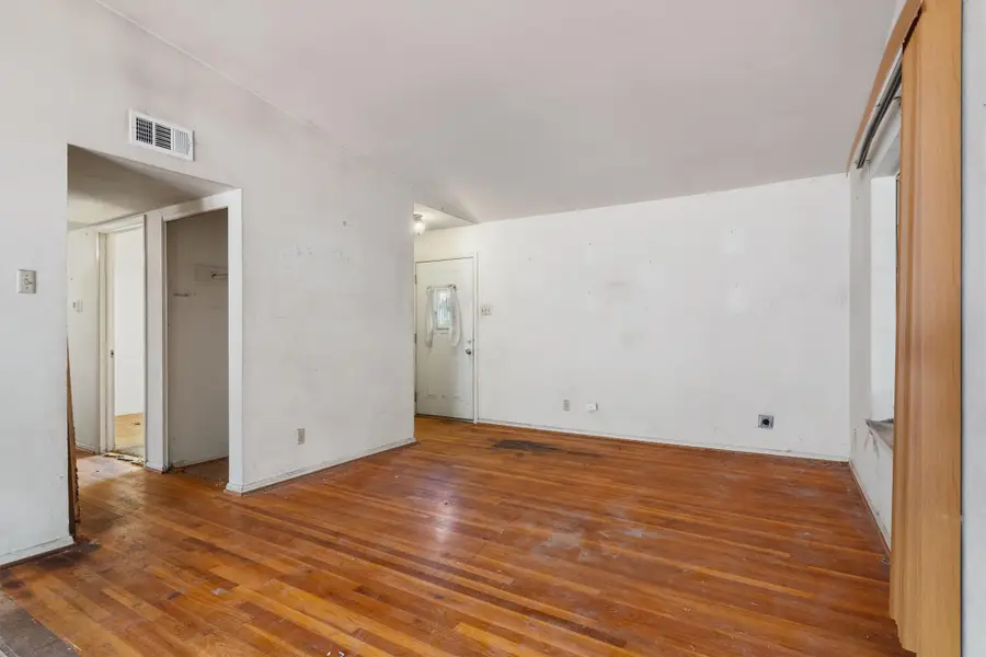 2588 Wood Valley Drive, Dallas, TX 75211 - Image #3