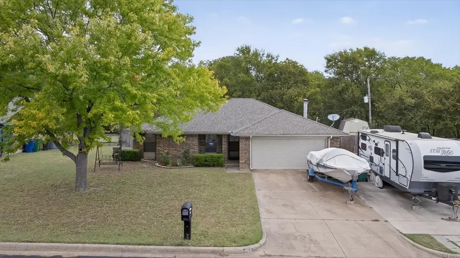 405 Nita Court, Crowley, TX 76036 - Image #3
