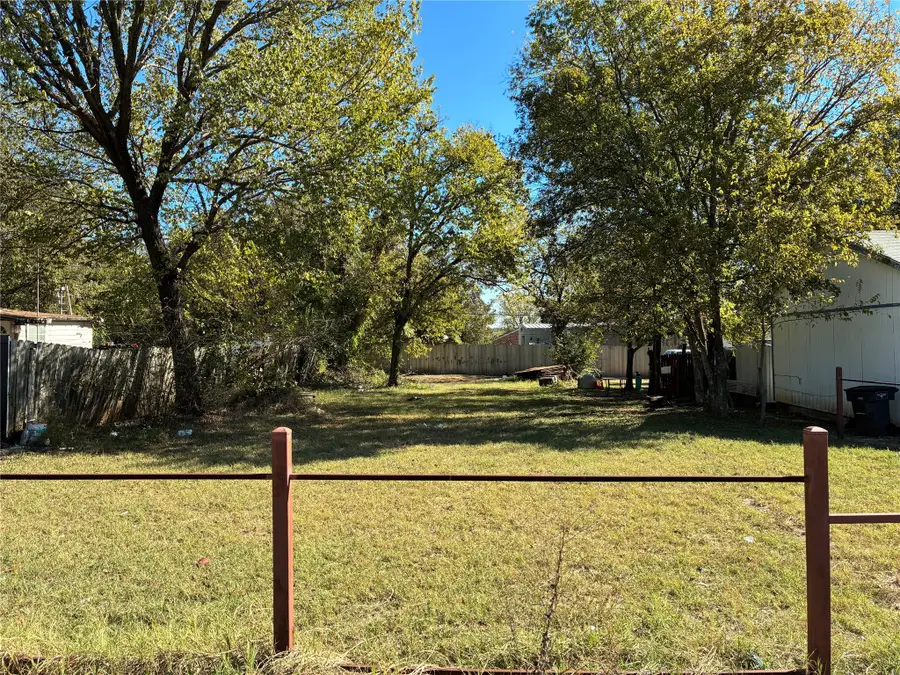 1917 Daniel Street, Fort Worth, TX 76104 - Image #2
