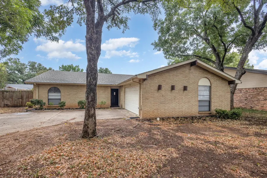 4104 Foxmoor Court, Arlington, TX 76016 - Image #2