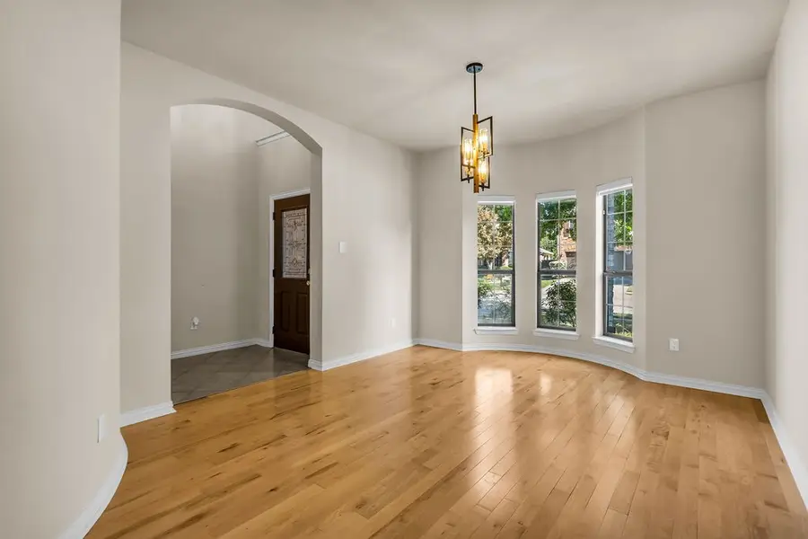 528 Lake Point Drive, Little Elm, TX 75068 - Image #3