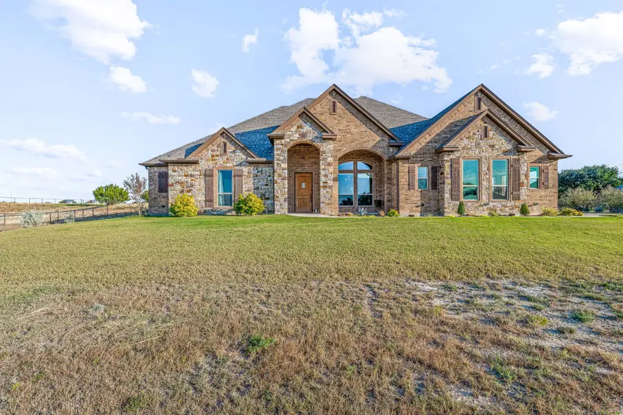 1077 Eagles Bluff Drive, Weatherford, TX 76087 - Image #2