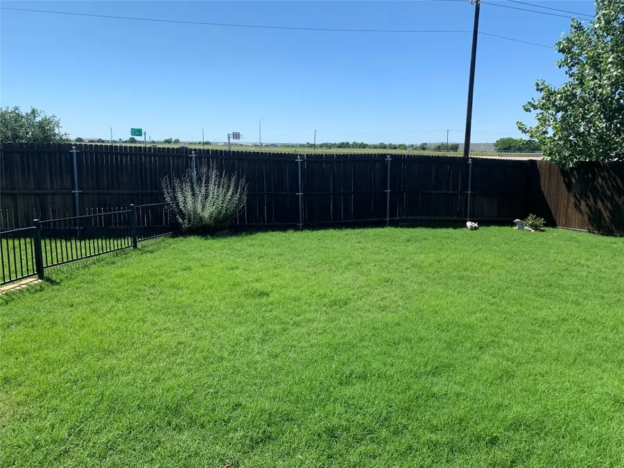 3001 Bella Lago Drive, Fort Worth, TX 76177 - Image #3