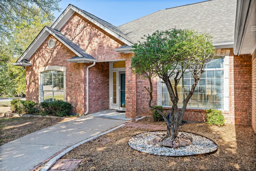 6100 N Waverly Court, Granbury, TX 76049 - Image #2