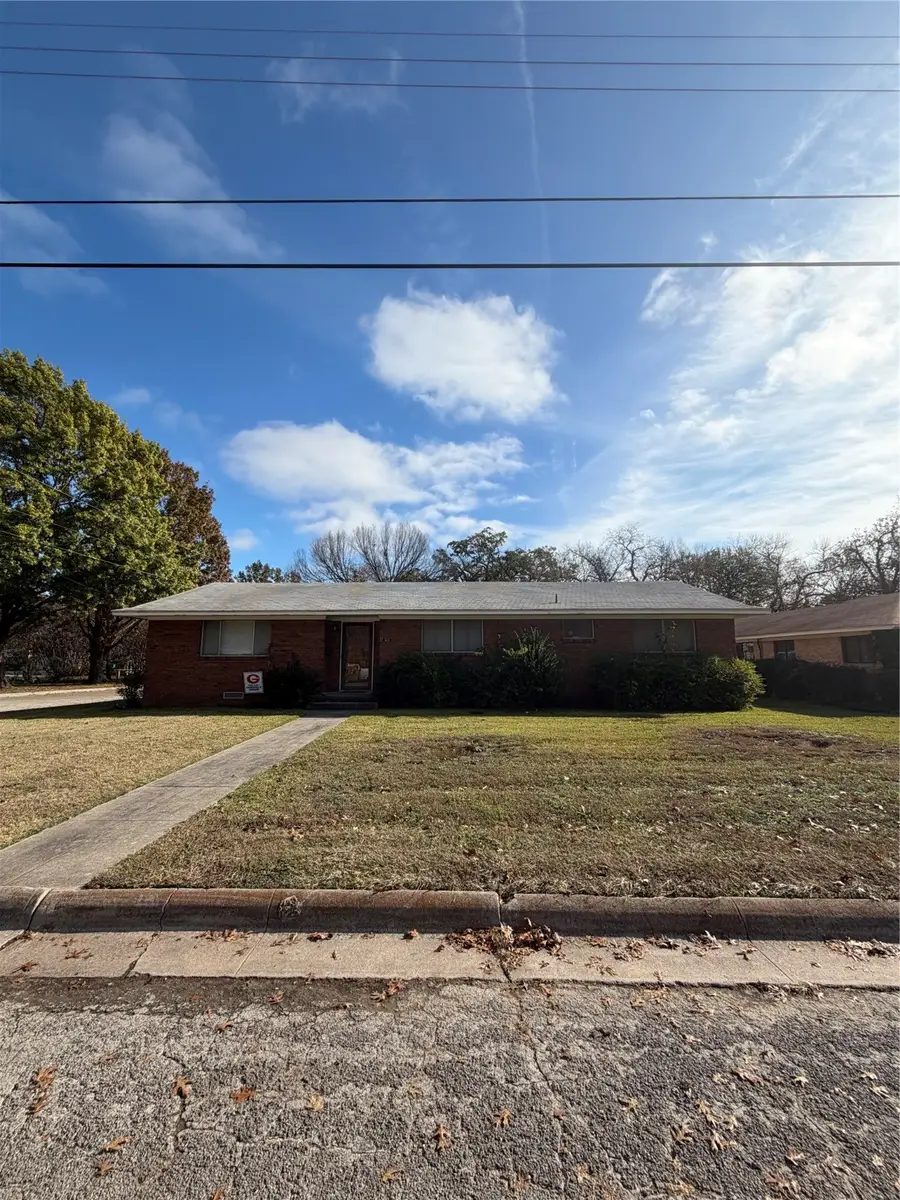 502 S Chestnut Street, Gainesville, TX 76240 - Image #2