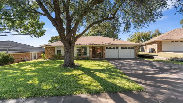 476 Meadowhill Drive, Benbrook, TX 76126