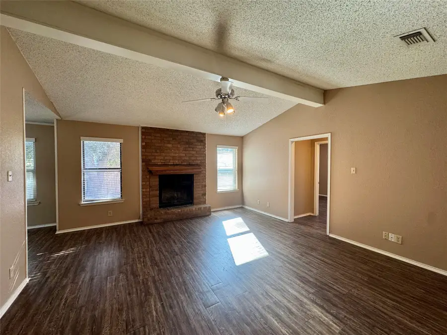 100 Marylee Drive, Hewitt, TX 76643 - Image #2