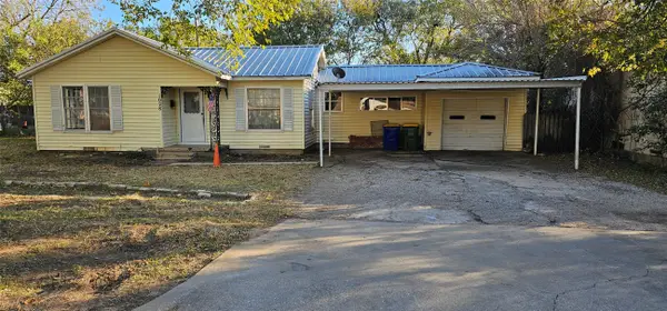 1028 E Walnut Street, Hillsboro, TX 76645