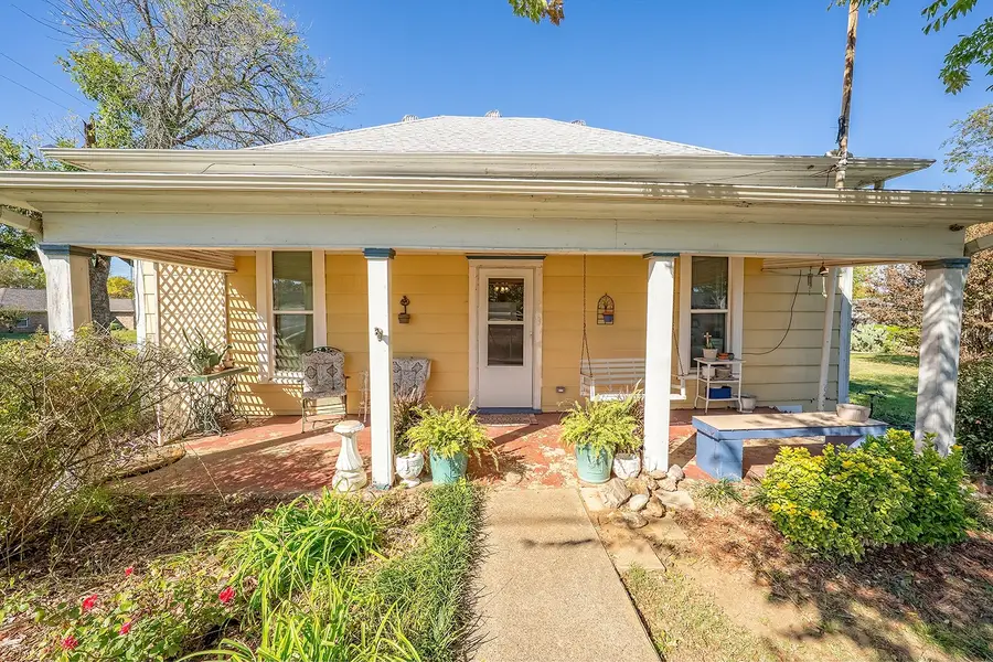 201 N 3rd Street, Krum, TX 76249 - Image #2