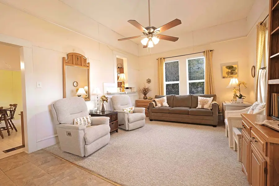 201 N 3rd Street, Krum, TX 76249 - Image #3