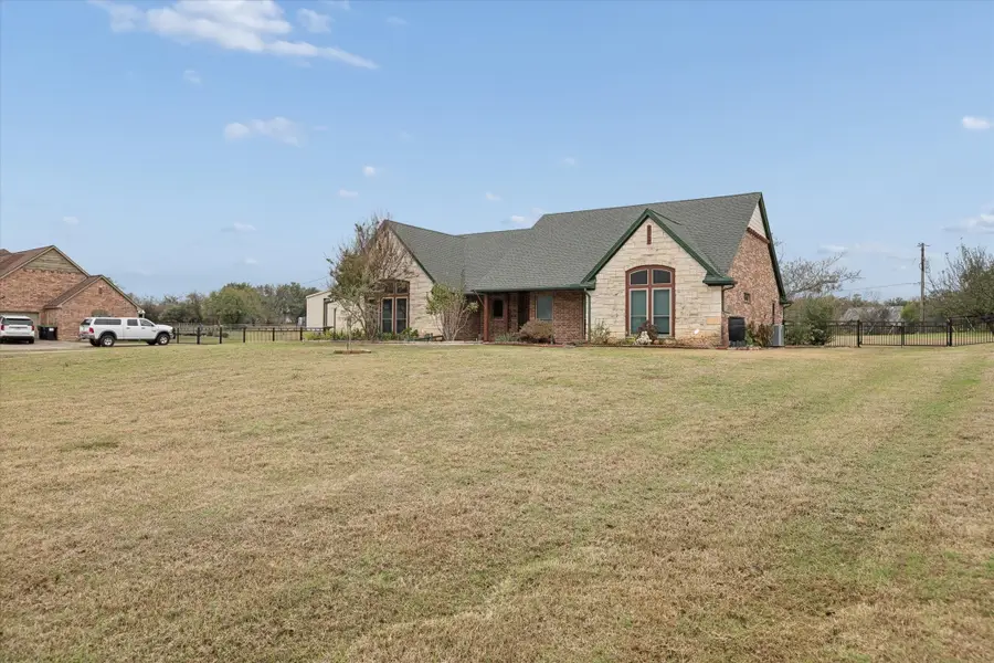 548 Highland Road, Springtown, TX 76082 - Image #3