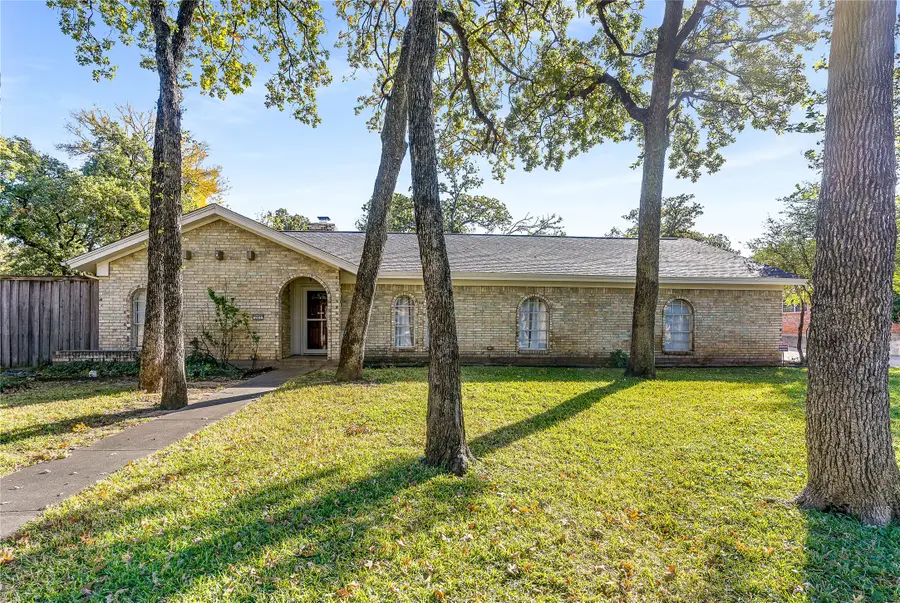 203 Walnut Way, Euless, TX 76039 - Image #3