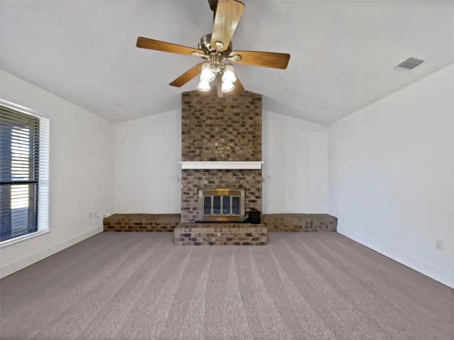 806 SE 4th Street, Grand Prairie, TX 75051 - Image #3