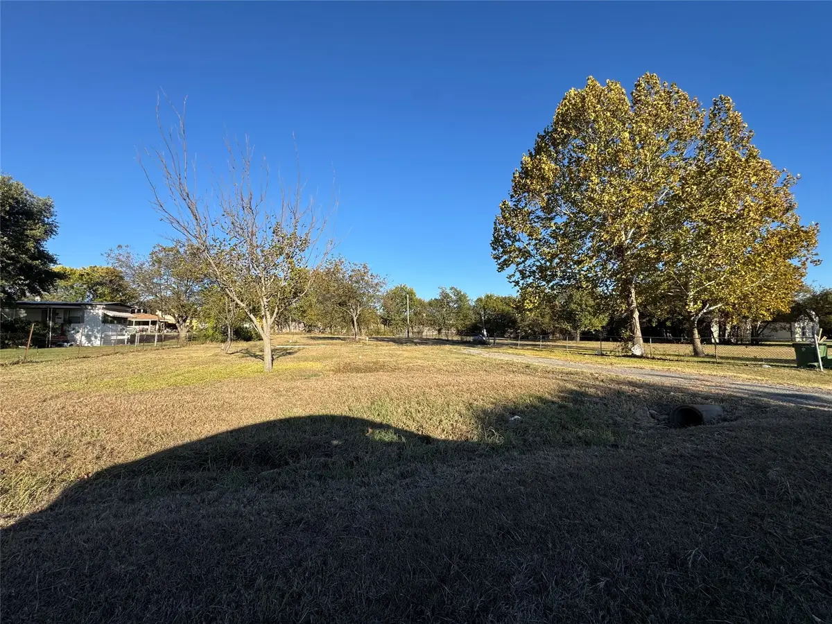 7008 Mitchell Parkway, Arlington, TX 76002 - Image #1