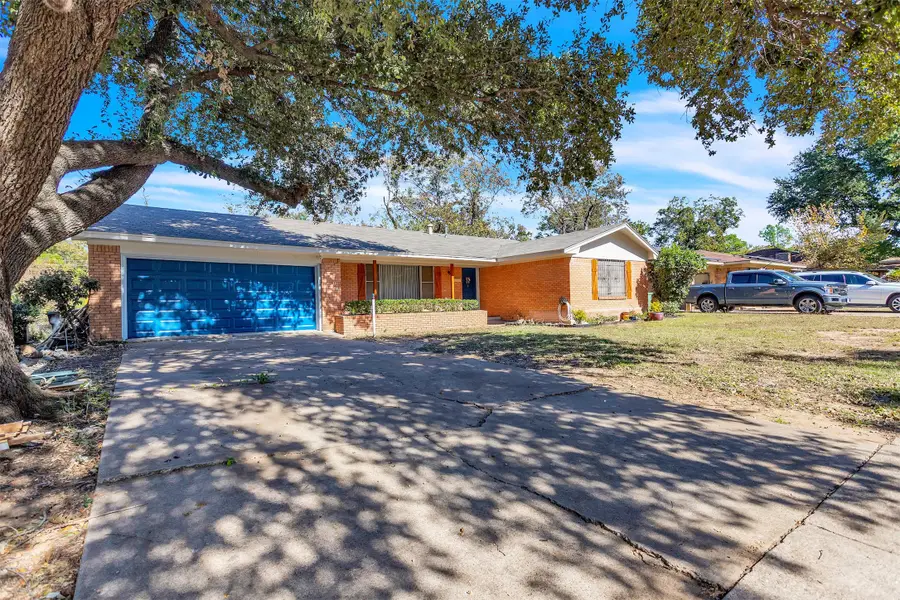 709 Valley View Drive, Arlington, TX 76010 - Image #3