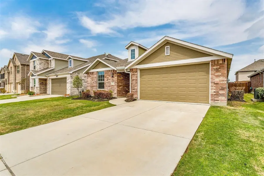 1629 Ridge Creek Lane, Aubrey, TX 76227 - Image #2