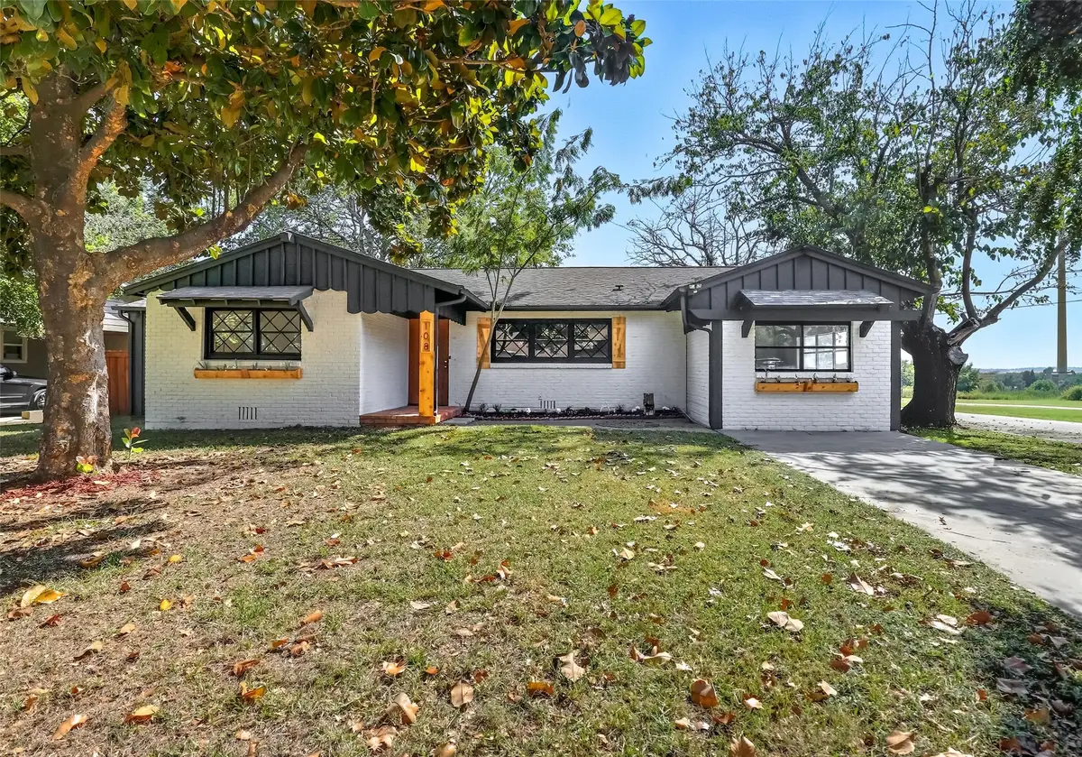 108 Hilltop Drive, Grandview, TX 76050 - Image #1