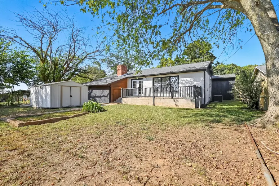 108 Hilltop Drive, Grandview, TX 76050 - Image #2