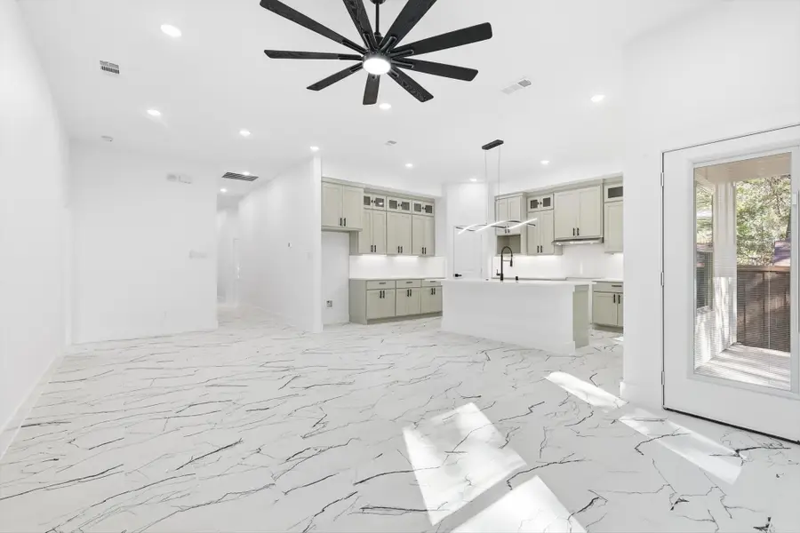 105 Forest Oaks Drive, Gun Barrel City, TX 75156 - Image #3