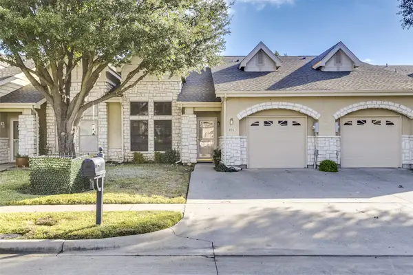816 Earhart Avenue, Grand Prairie, TX 75051