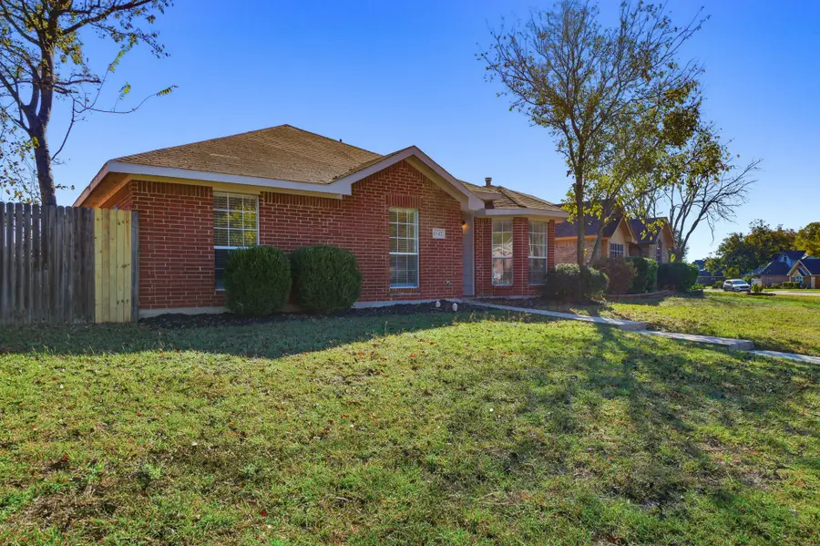 1542 Sunnymeadow Road, Lancaster, TX 75134 - Image #2