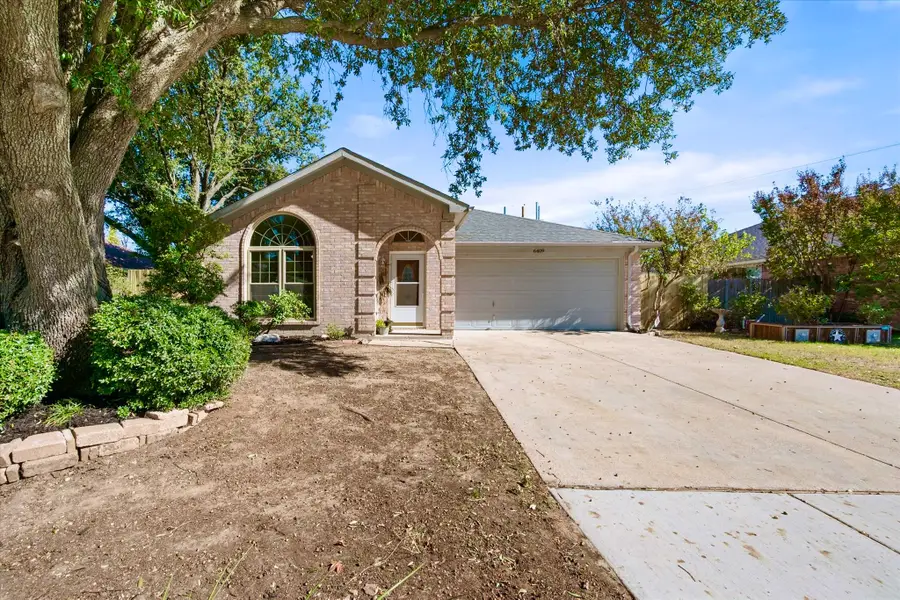 6409 Brookglen Drive, Arlington, TX 76018 - Image #2