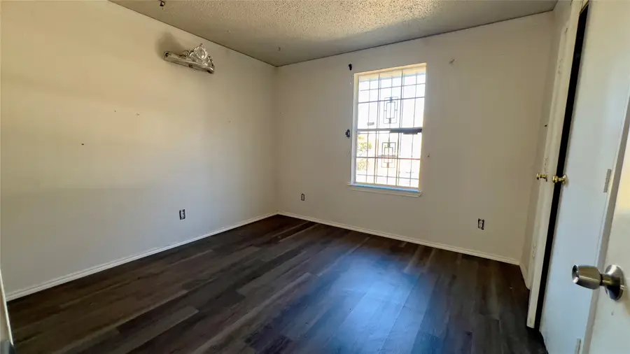 636 Scottsboro Lane, Dallas, TX 75241 - Image #2