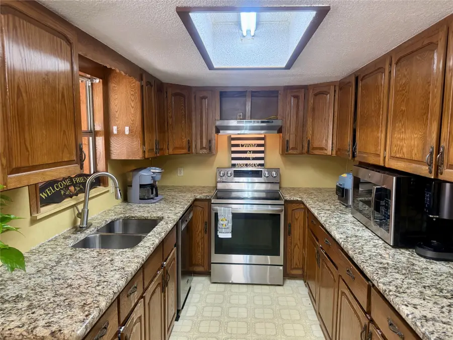 5710 Woodcrest Drive, Fort Worth, TX 76140 - Image #2