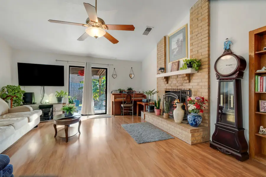 2408 Brookdale Drive, Arlington, TX 76014 - Image #3