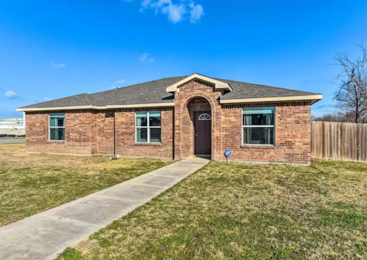 1233 Canyon Oaks Drive, Lancaster, TX 75146 - Image #1