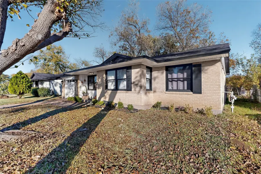 1725 Emerald Street, Grand Prairie, TX 75051 - Image #2