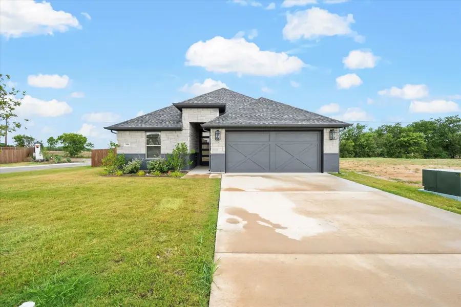 816 Tesslynn Avenue, Godley, TX 76044 - Image #2