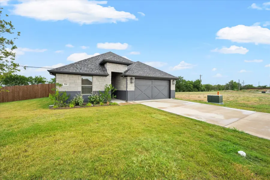 816 Tesslynn Avenue, Godley, TX 76044 - Image #3