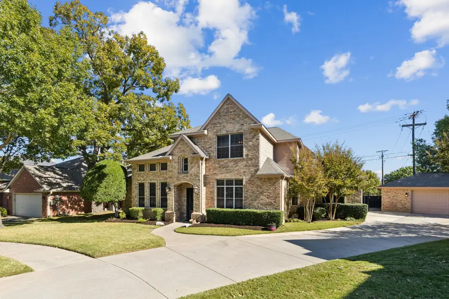 1060 Rosewood Drive, Grapevine, TX 76051 - Image #2