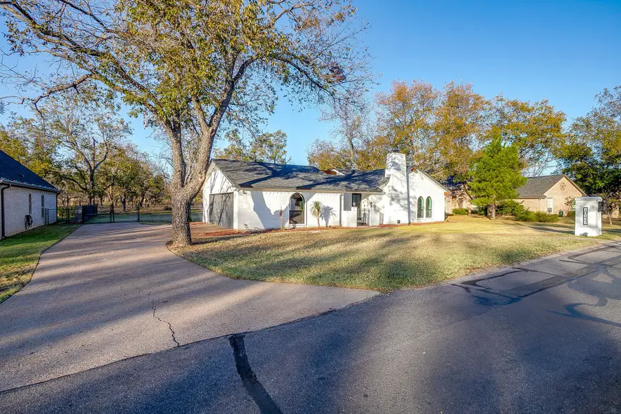 10127 Ravenswood Road, Granbury, TX 76049 - Image #2