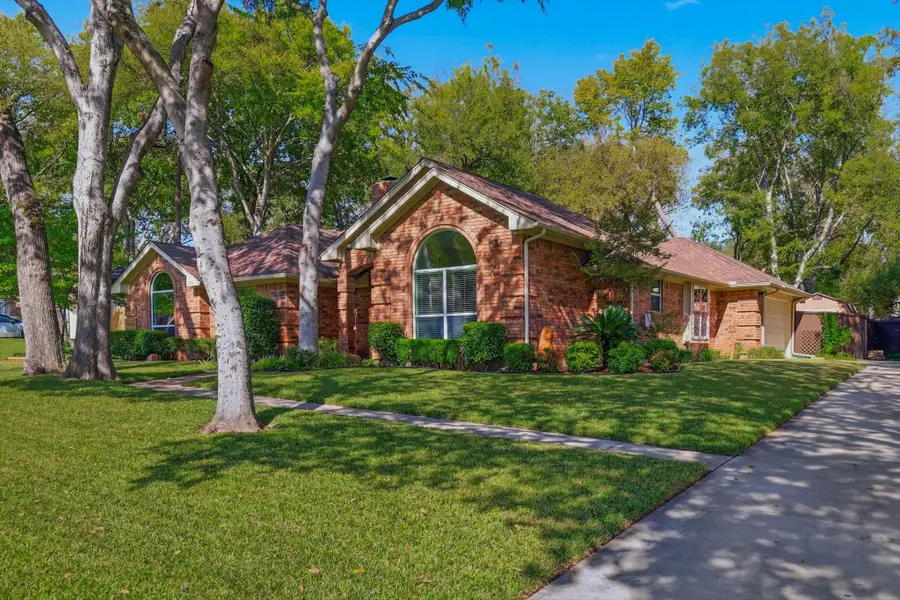 1306 Dahlia Drive, Grand Prairie, TX 75052 - Image #2